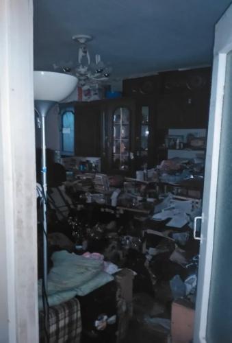 Появились фото захламленной мусором квартиры в Казани3