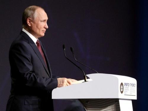 Путин на ПМЭФ: платные вакцины для иностранцев и продление льготной ипотеки3