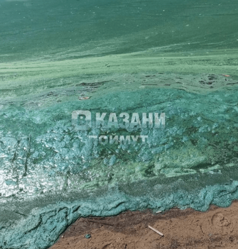 Соцсети: в Казани за Кировской дамбой вода поменяла цвет1