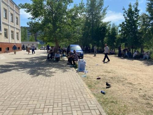 В Казани десятки трудовых мигрантов ждут очереди в паспортно-визовый центр2