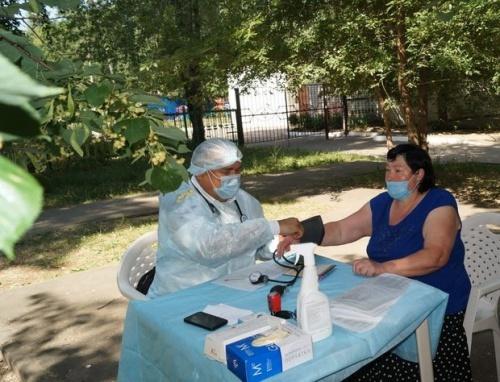 В Казани провели вакцинацию граждан от коронавируса во дворах домов 3