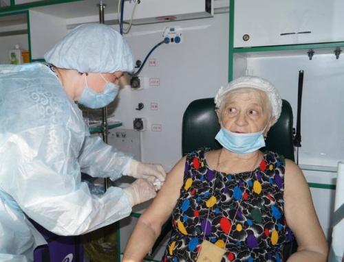 В Казани провели вакцинацию граждан от коронавируса во дворах домов 1