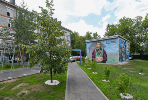 В Кировском районе Казани отремонтировали двор по программе 