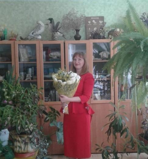 Кто учительница Екатерина Савинова из Астрахани и с каким видео попала в скандал1