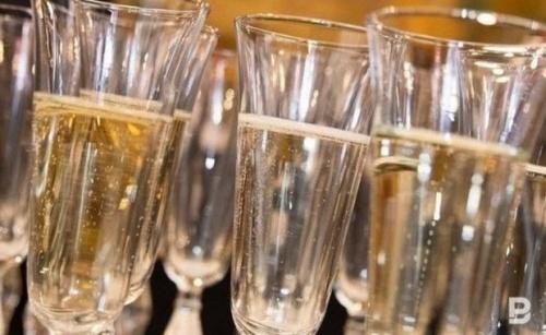 Moet Hennessy подтвердила приостановку поставок шампанского в Россию1