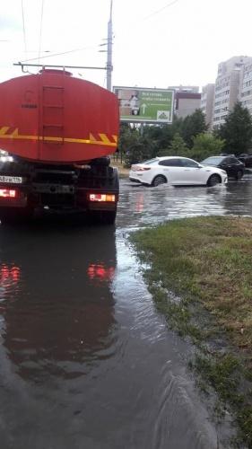 В Казани после ливня очищают решетки и дождеприемники4