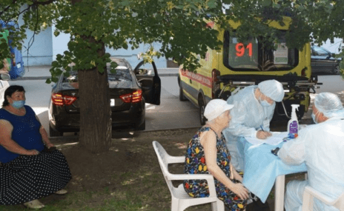 В Татарстане проводят вакцинацию от коронавируса во дворах1