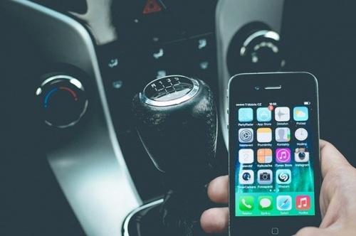 Большинство водителей в Татарстане пользуется телефоном за рулем1
