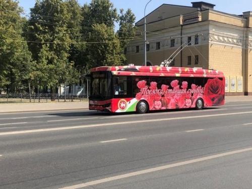 В Казани начал курсировать новый «Троллейбус любви»1