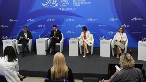 Участники сессии Креативные индустрии для экономического прорыва: опыт регионов в рамках Восточного экономического форума во Владивостоке7
