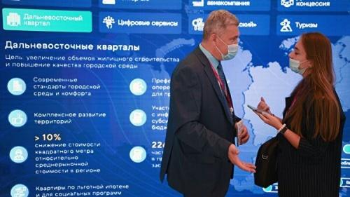 Посетители на отраслевой выставке Добро пожаловать на Дальний Восток! в рамках Восточного экономического форума во Владивостоке13