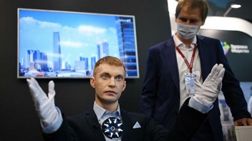 Робот-консультант Промобот v4, представленный на выставочной экспозиции в рамках Восточного экономического форума во Владивостоке3