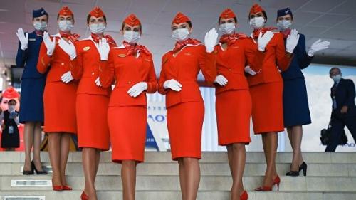 Стюардессы авиакомпании Аэрофлот на выставочной экспозиции в рамках Восточного экономического форума во Владивостоке2