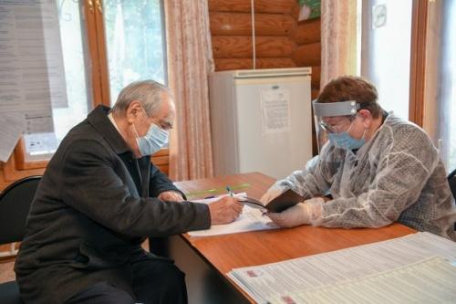 Минтимер Шаймиев проголосовал на выборах депутатов в Госдуму1