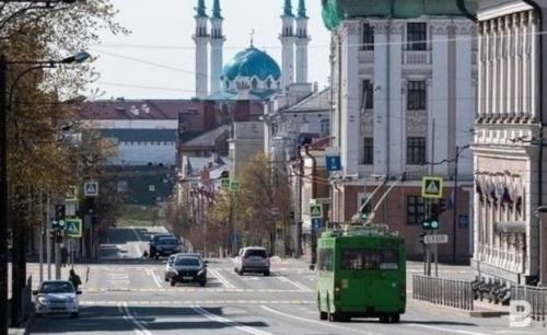 На перекрестке улиц Пушкина-Горького в Казани встало движение троллейбусов1