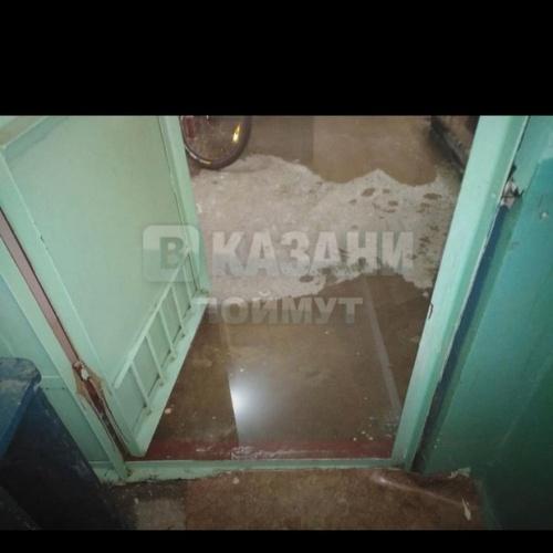 В Казани после ливня затопило квартиры в доме на Адоратского2