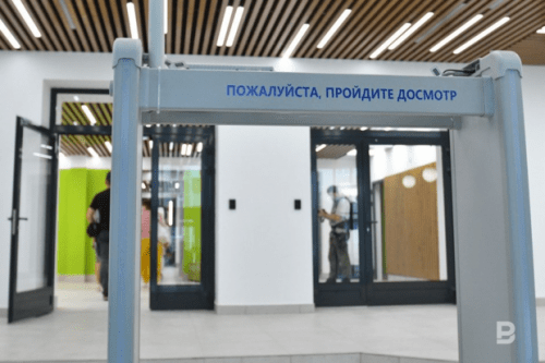 В Набережных Челнах 14 школ обеспечили охраной1