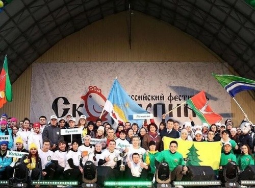 На фестивале в Скорлупино съели 450-килограммовый торт2
