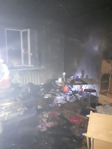 В Челнах на пожаре в пятиэтажке спасли пять человек1