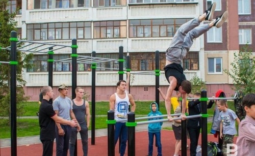 В Челнах жители хотят установить на месте долгостроя спортплощадку1