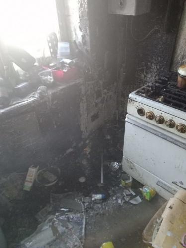 В Казани пожарные спасли из горящей квартиры женщину1