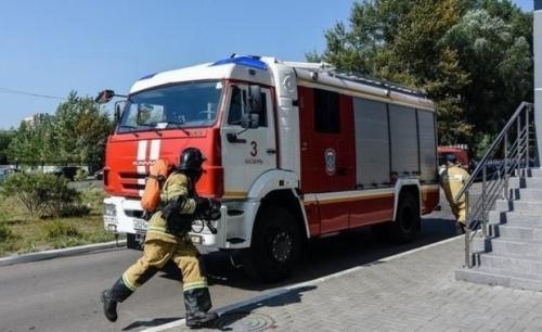  В социальных сетях появилась информация о пожарном расчете у лицея №1821