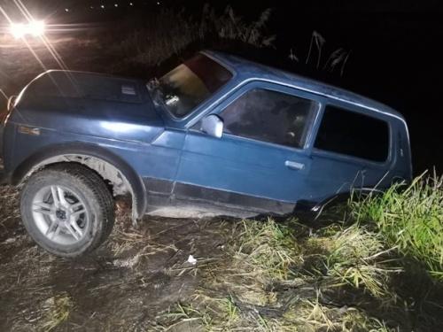 В Татарстане автомобиль скатился в реку2