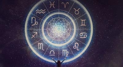 Гороскоп на 22 ноября 2021 года для всех знаков Зодиака + фаза Луны, Руна, Число и Карта дня