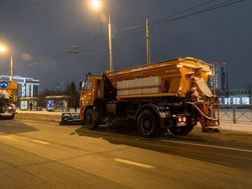 Этой ночью в Казани уборкой снега занимаются 245 единиц техники1