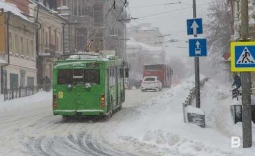 Сегодня днем казанские улицы очищать от снега будут 228 единиц спецтехники1