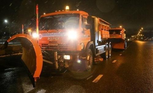 В ночной уборке снега задействуют 236 единиц спецтехники1
