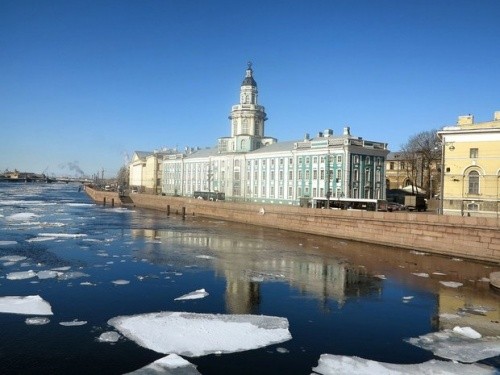 Власти Петербурга отложили ввод QR-кодов для посещения общепита и ТЦ1