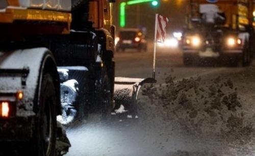 321 единица спецтехники привлечена к ночной уборке казанских дорог1
