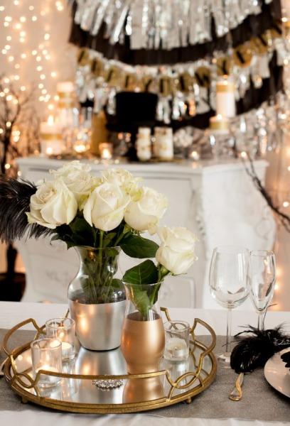 Как украсить новогодний стол: сервировка в золоте, серебре и черном цвете0