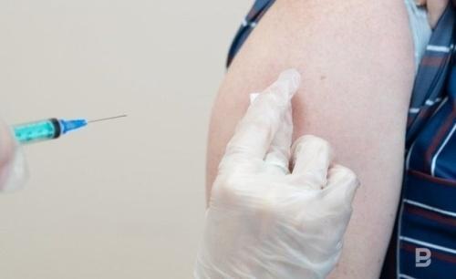 Людям со сниженным иммунитетом может понадобиться дополнительная прививка1