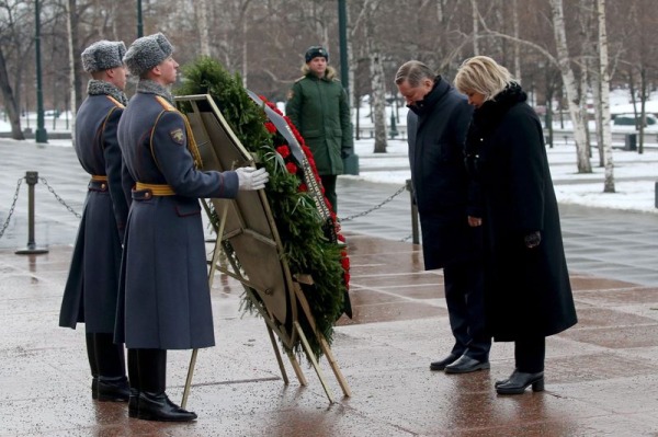 В Москве состоялась церемония возложения цветов к Могиле Неизвестного Солдата1