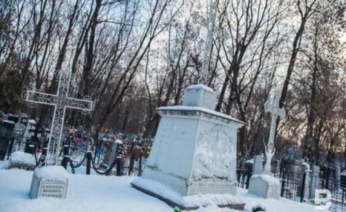 В Новосибирске появился первый погребальный памятник с телевизором1