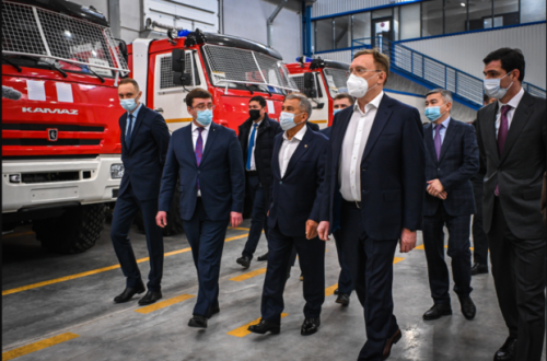Президент Татарстана посетил автоцентр КАМАЗа в Казахстане1