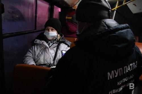 Утром в электротранспорте Казани выявили трех человек без QR-кодов 1