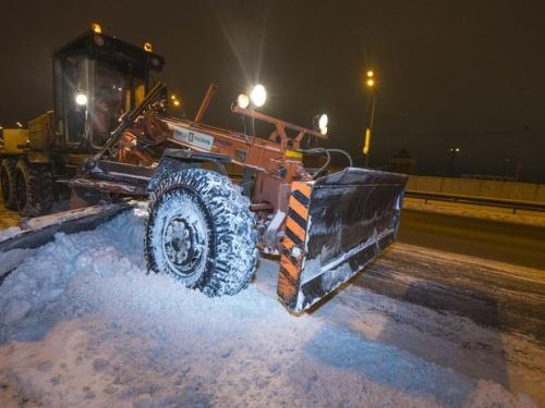 В Казани на уборку улиц вышли 367 единиц техники и 57 дорожных рабочих1