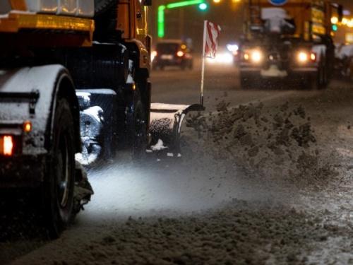 В Казани ночью на уборку снега выйдет 421 единица спецтехники1