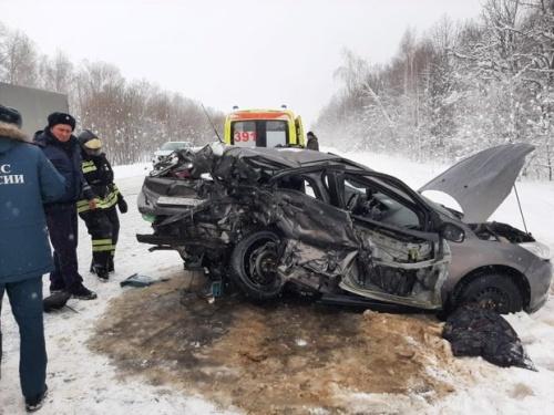 Двое погибли при лобовом столкновении авто на трассе Казань - Шемордан1
