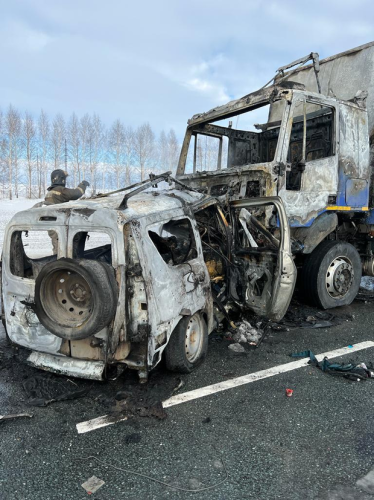 В Татарстане машины загорелись после столкновения 1