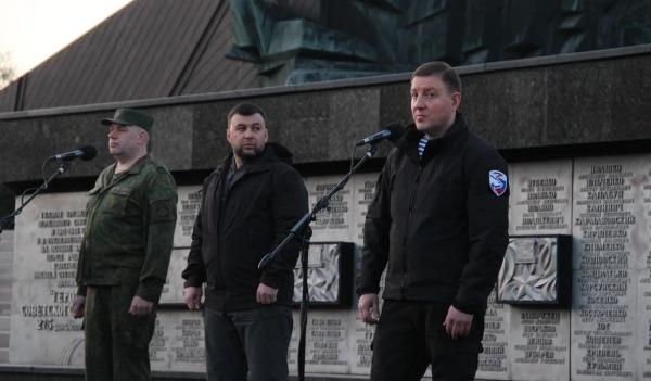 Турчак и Пушилин наградили освободителей Мариуполя4