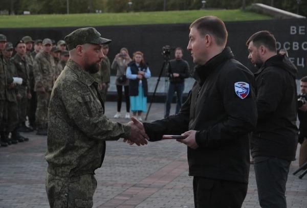 Турчак и Пушилин наградили освободителей Мариуполя3