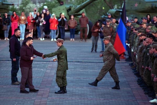 Турчак и Пушилин наградили освободителей Мариуполя2