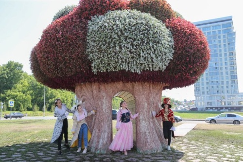 В Казани восстановят 24 объемные цветочные фигуры — фото4