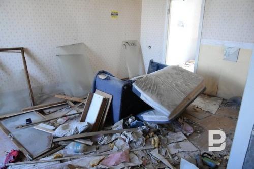 Мергасовский дом в центре Казани превратился в руины и приют для бомжей4