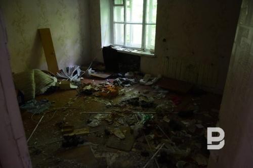 Мергасовский дом в центре Казани превратился в руины и приют для бомжей6