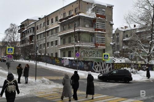 Мергасовский дом в центре Казани превратился в руины и приют для бомжей9